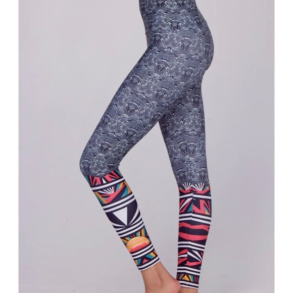 NEW Free People Onzie Ritual Legging Bra SET. Size Medium (fits like a SM/XSM). - Picture 5 of 16